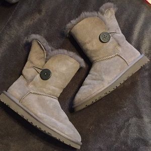 💕LIKE NEW💕UGG Bailey Button